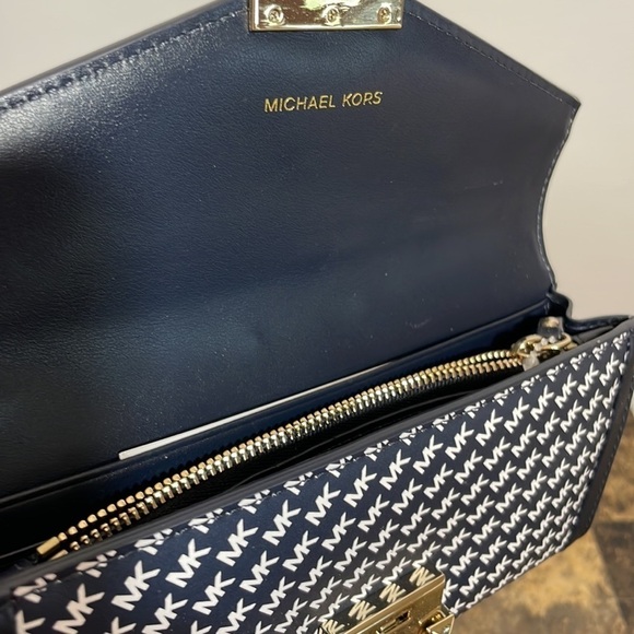 Michael Kors Whitney MK large graphic logo chain wallet - Picture 8 of 15